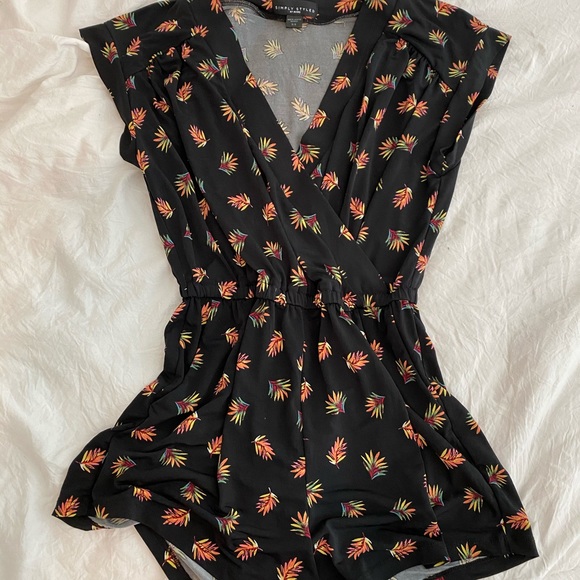 patterned romper - Picture 3 of 3